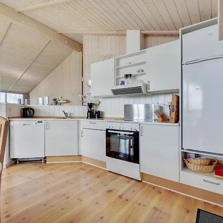 Stunning Home In Juelsminde With Wifi