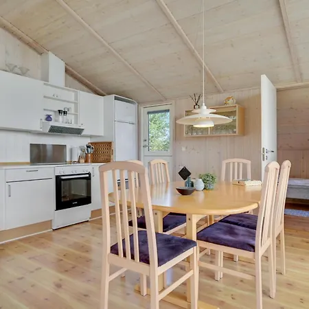 Stunning Home In Juelsminde With Wifi *