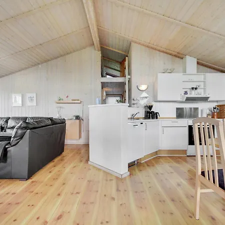 Stunning Home In Juelsminde With Wifi Tatil Evi