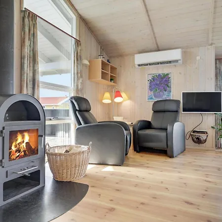 Stunning Home In Juelsminde With Wifi